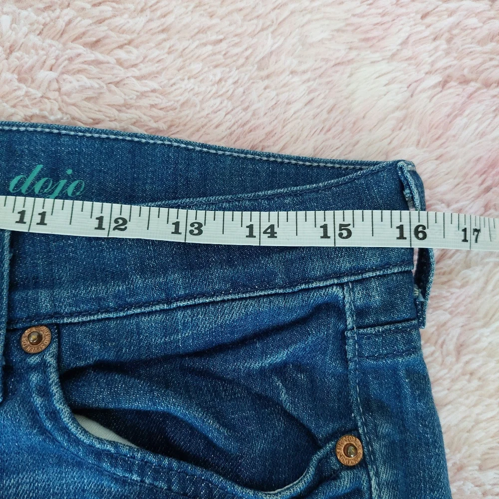 7 For All Mankind Dojo Capri Size 28‎